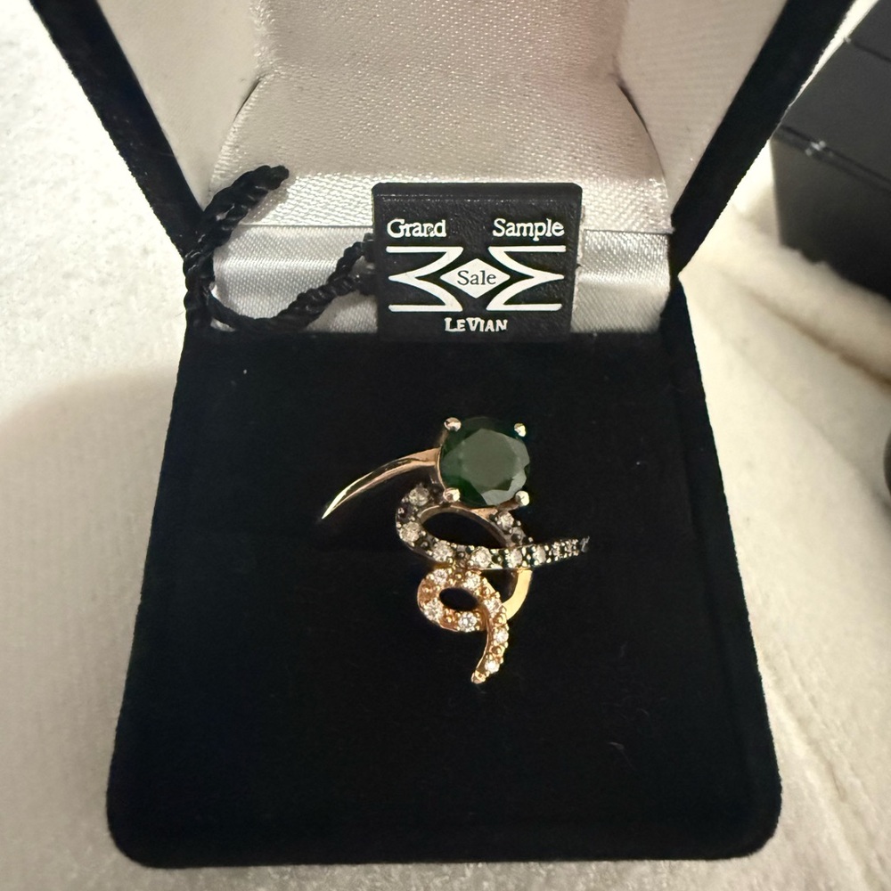 LE VIAN Pistachio Diopside with Chocolate Diamonds & Vanilla Diamonds set in 14K